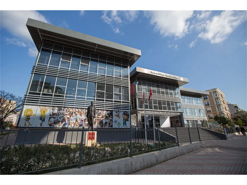 Karşıyaka Ahmet Piriştina Kültür Merkezi